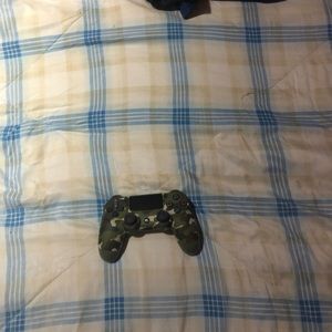 PS4 setup for 300$ includes turtle beach wireless headset and 2 controllers